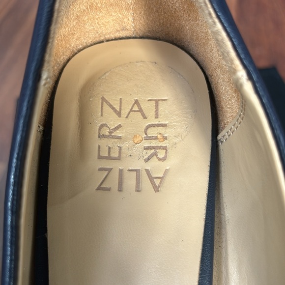 Naturalizer Warner French Navy Heels - Picture 9 of 11